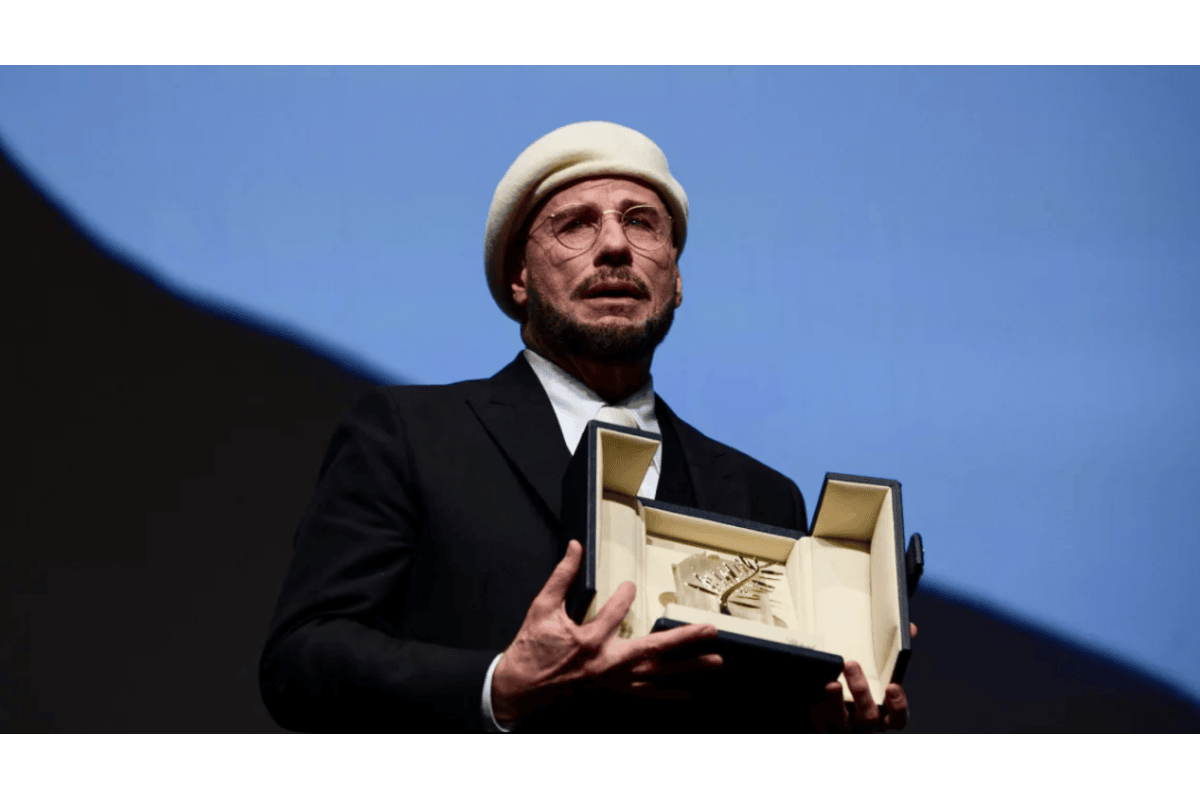 John Travolta recibe una sorpresiva Palma de Oro honorífica en Cannes y emociona al festival